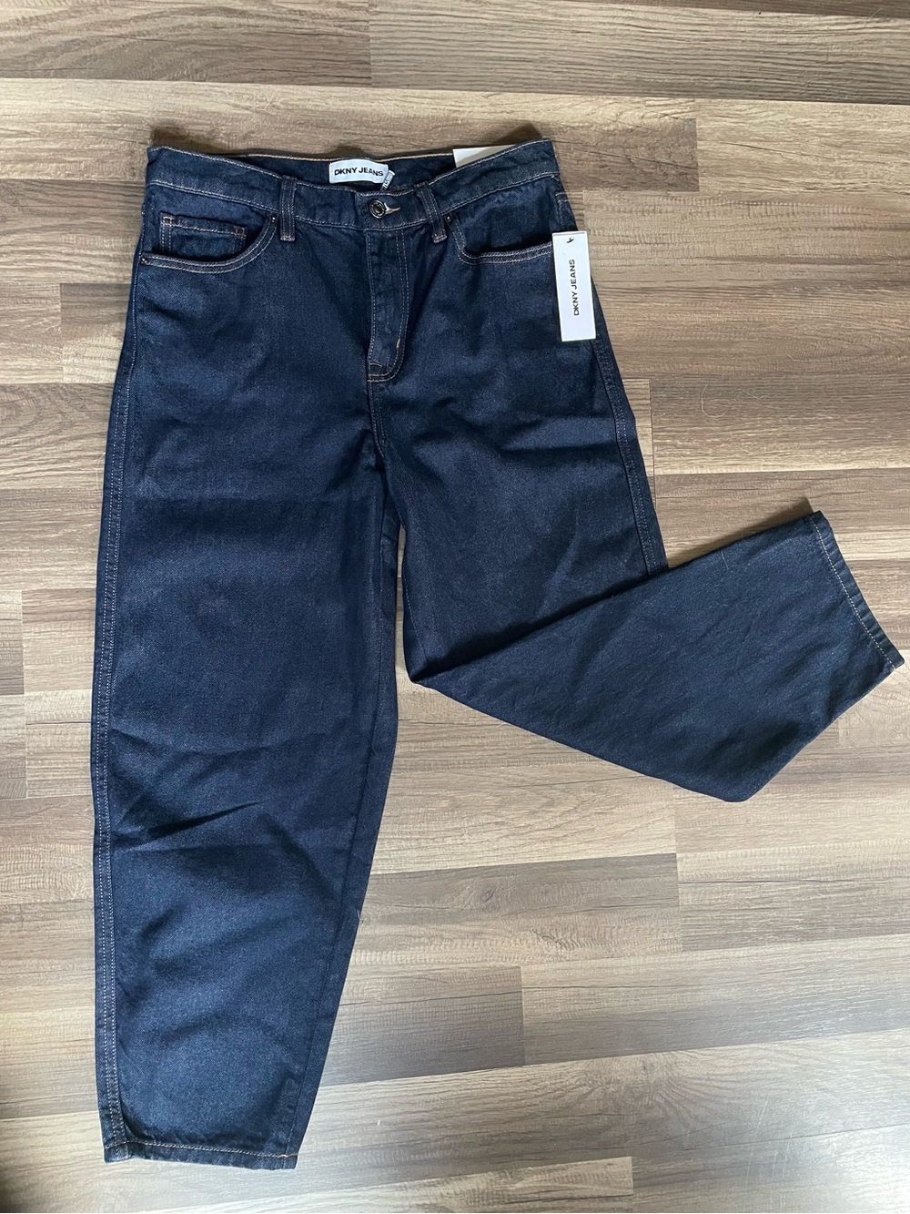DKNY Women’s Mid Rise Barrel Leg Relaxed Straight Jeans Dark Denim SIZE 8/29 NWT